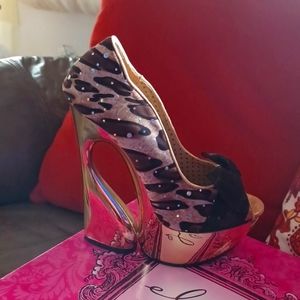 Heels, size 6 leopard sparkly and gold